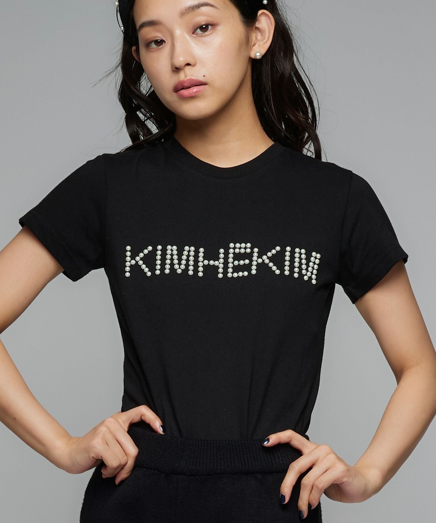 KIMHEKIM WOMANパールロゴTシャツ | Narcissus WEB STORE