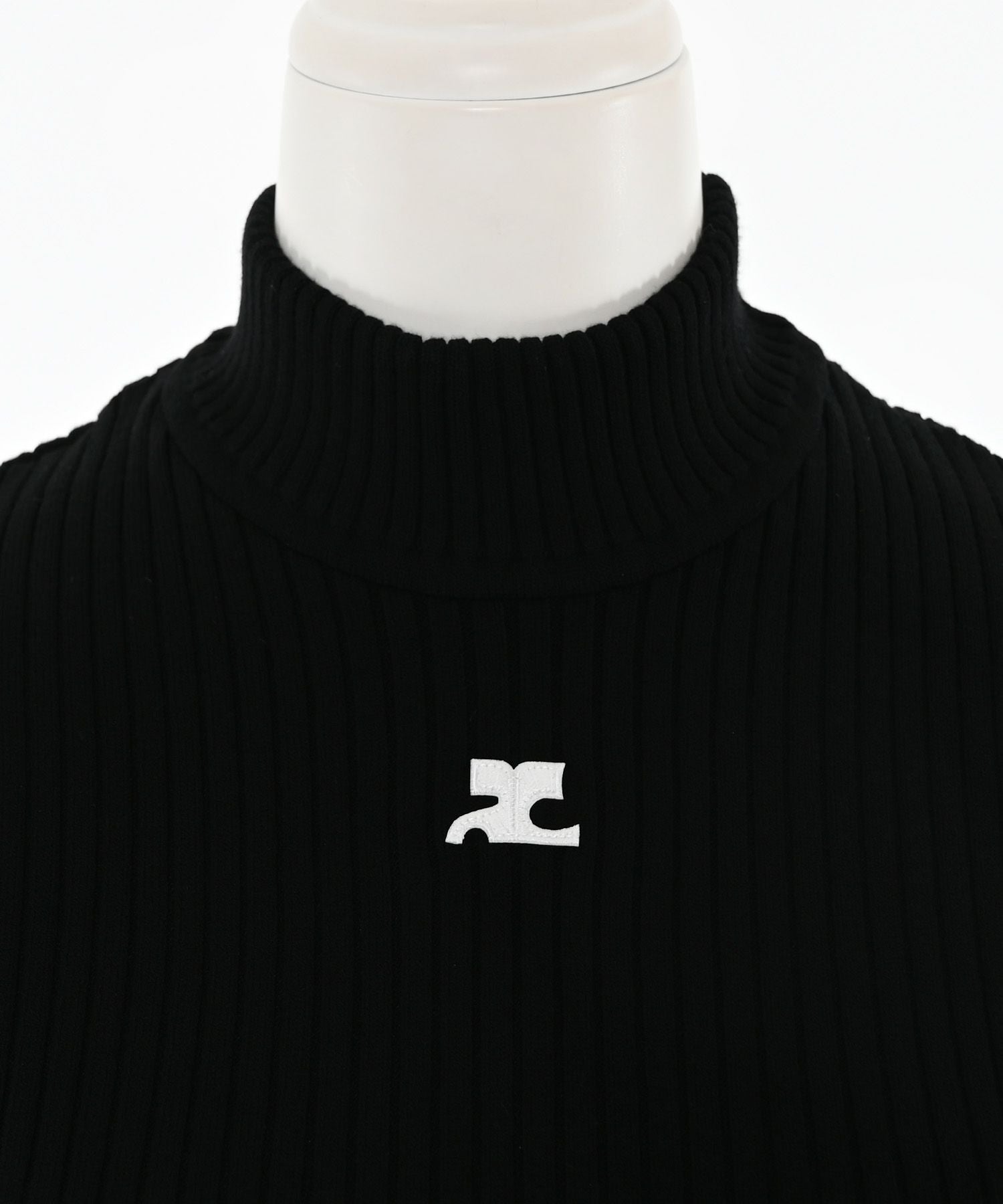 COURREGES WOMANタートルロゴニット | Narcissus WEB STORE
