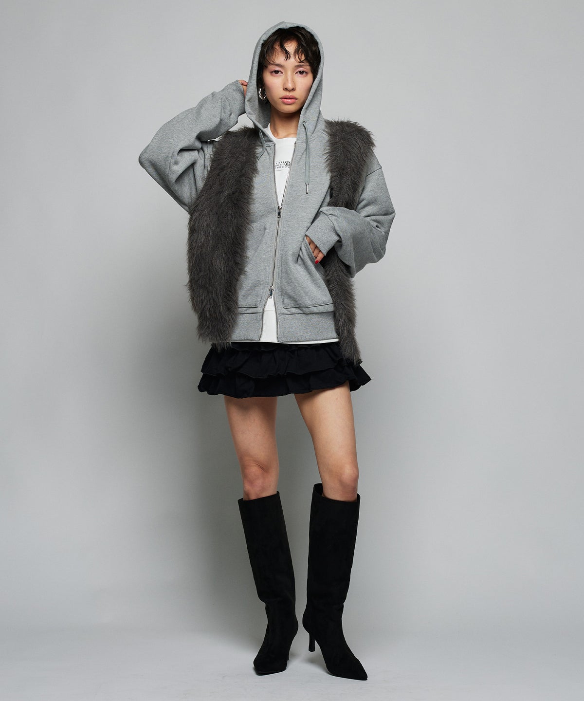 MODEL：H160cm B75cm H79cm