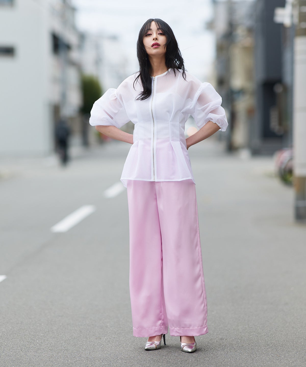 MODEL：H165cm B78cm H83cm