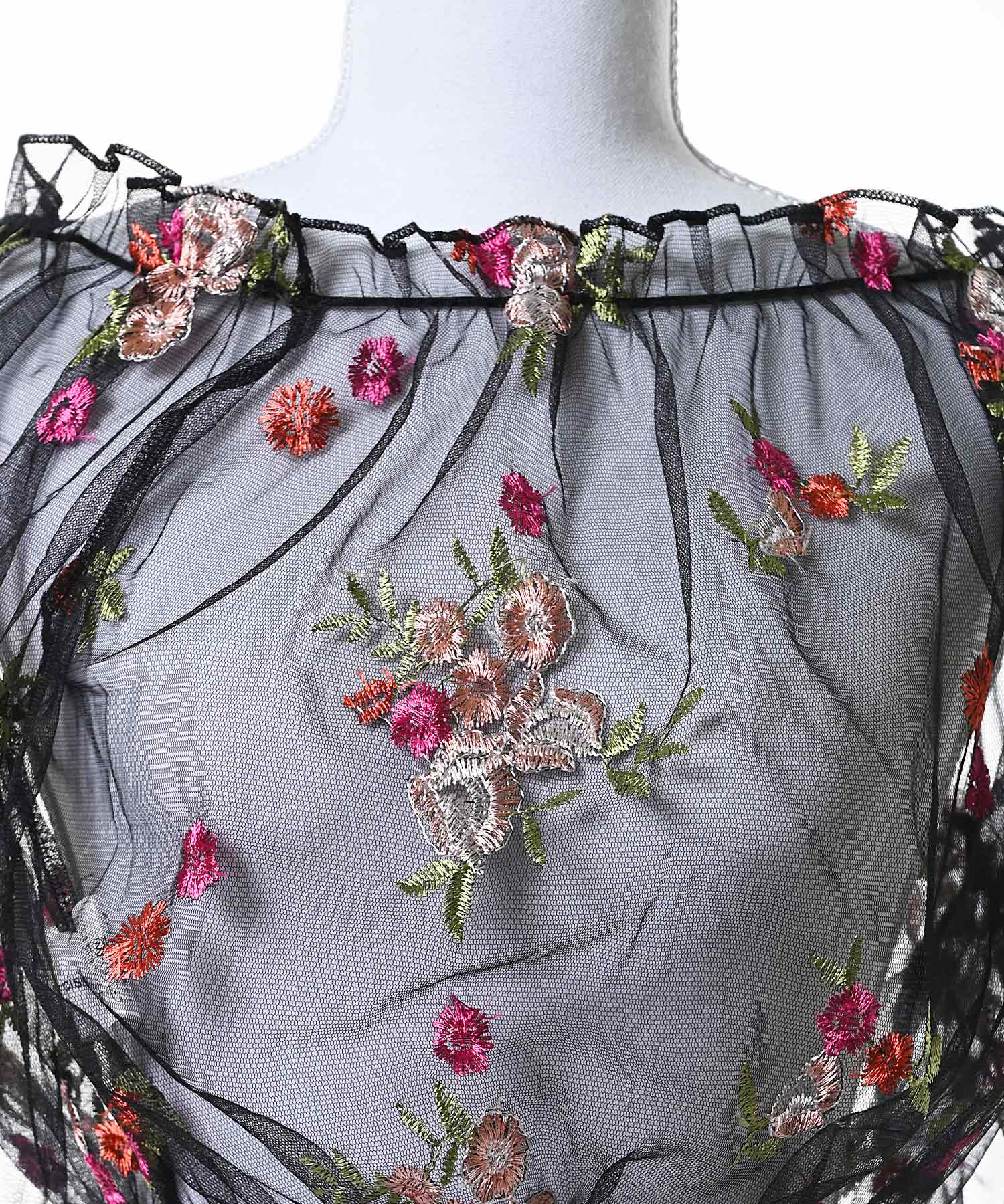 Narcissus 刺繍袖トップス Narcissusフラワーオフショルトップス
