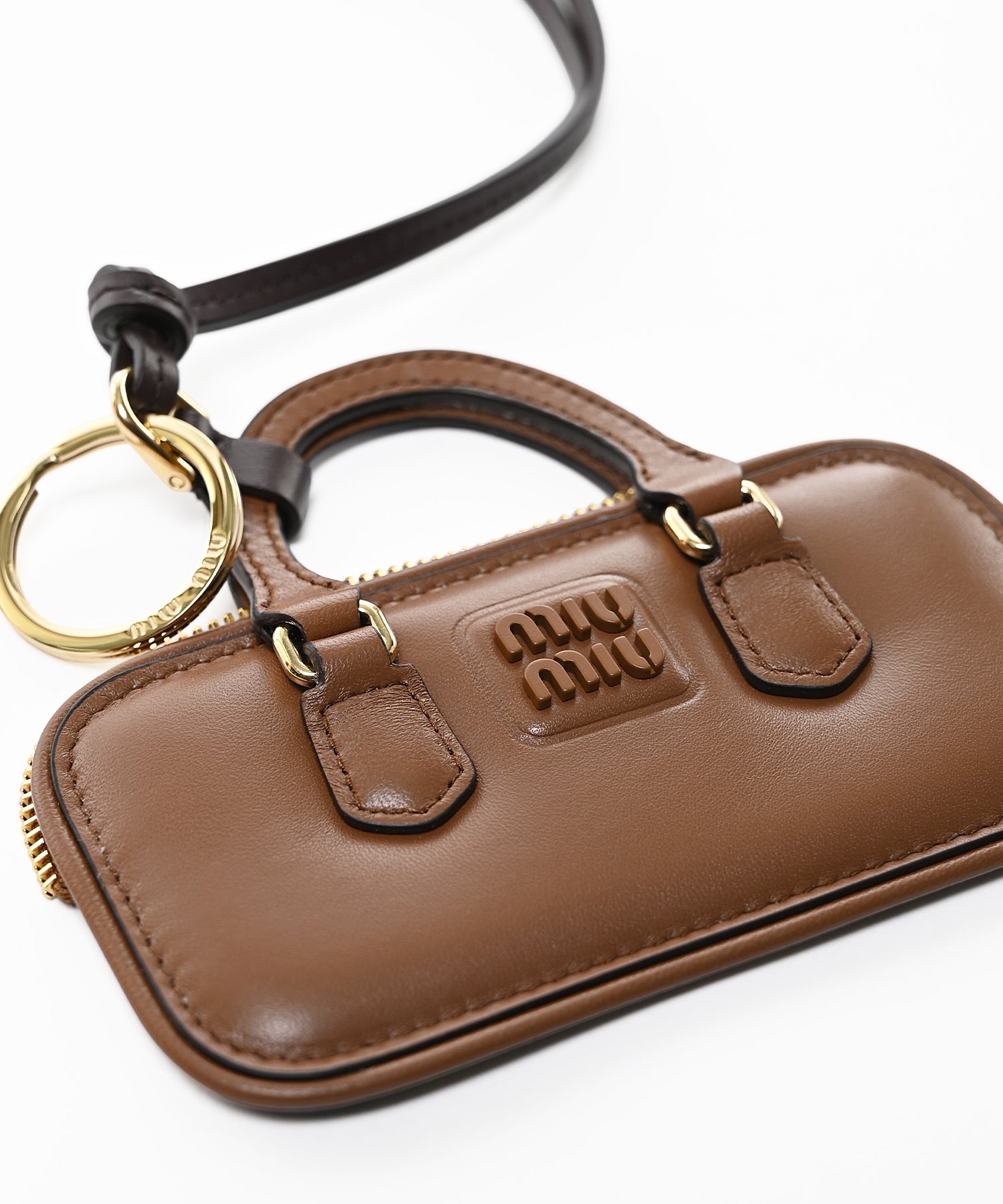MIUMIUレザーバッグチャーム