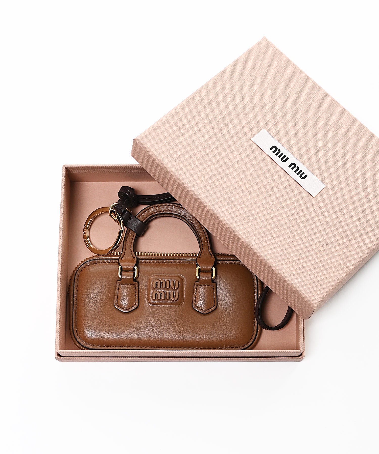 MIUMIUレザーバッグチャーム
