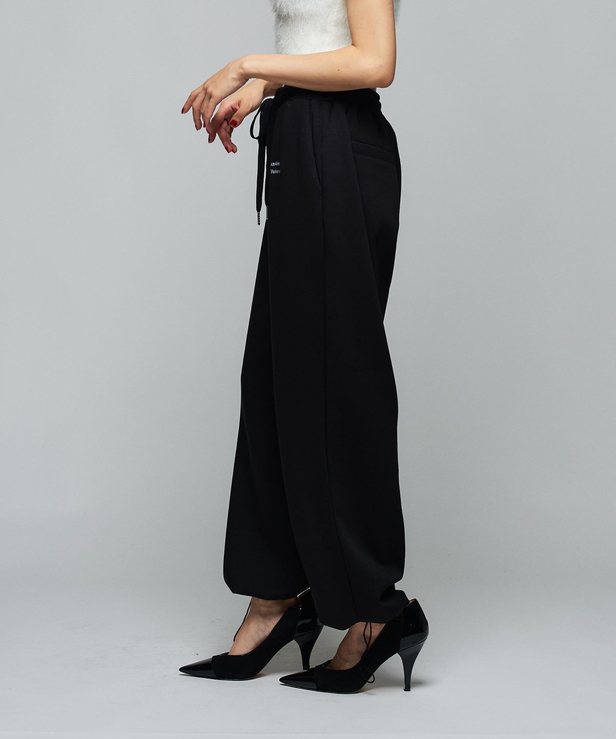 MODEL：H160cm B75cm H79cm
