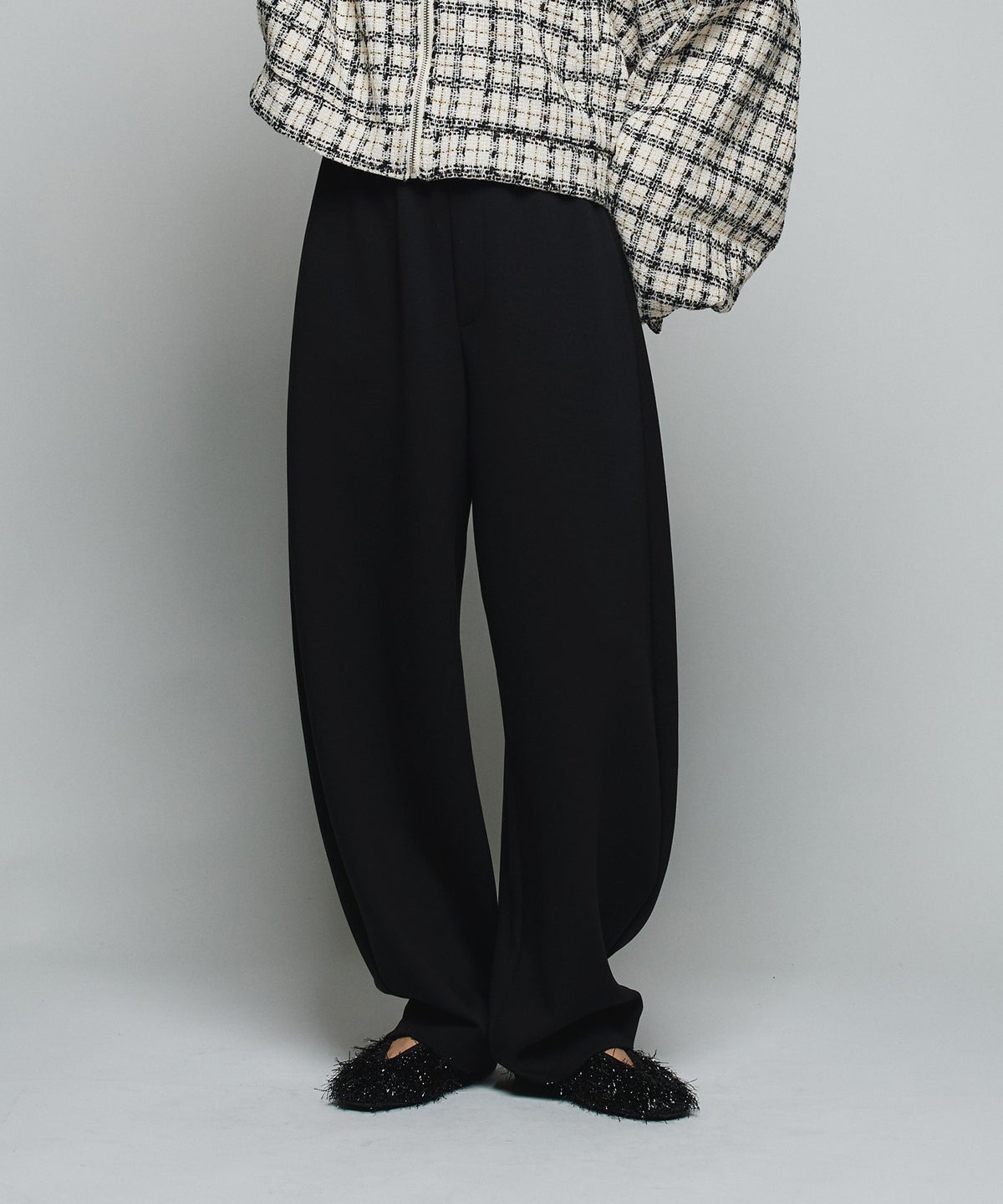 MODEL：H160cm B75cm H79cm