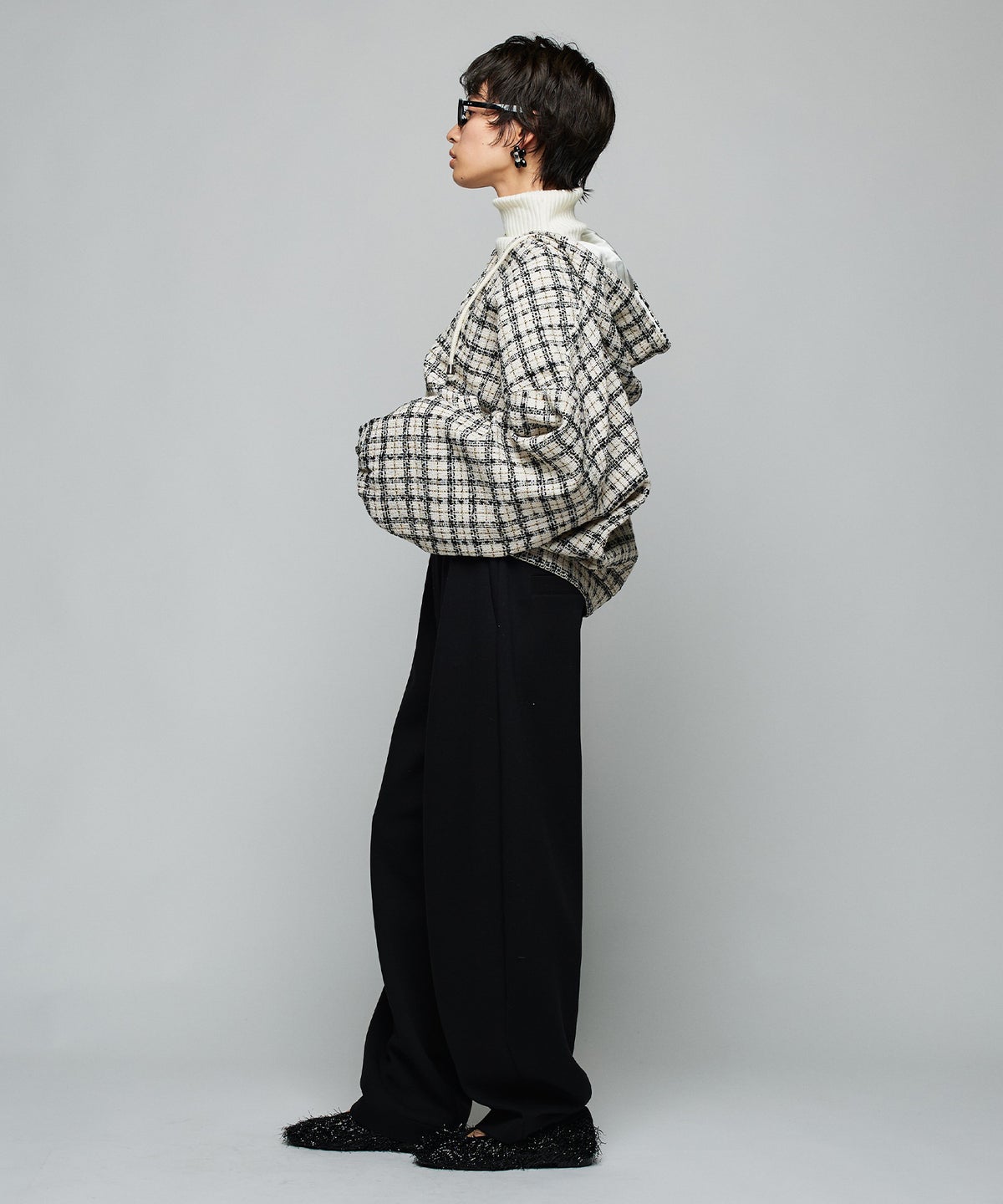 MODEL：H160cm B75cm H79cm